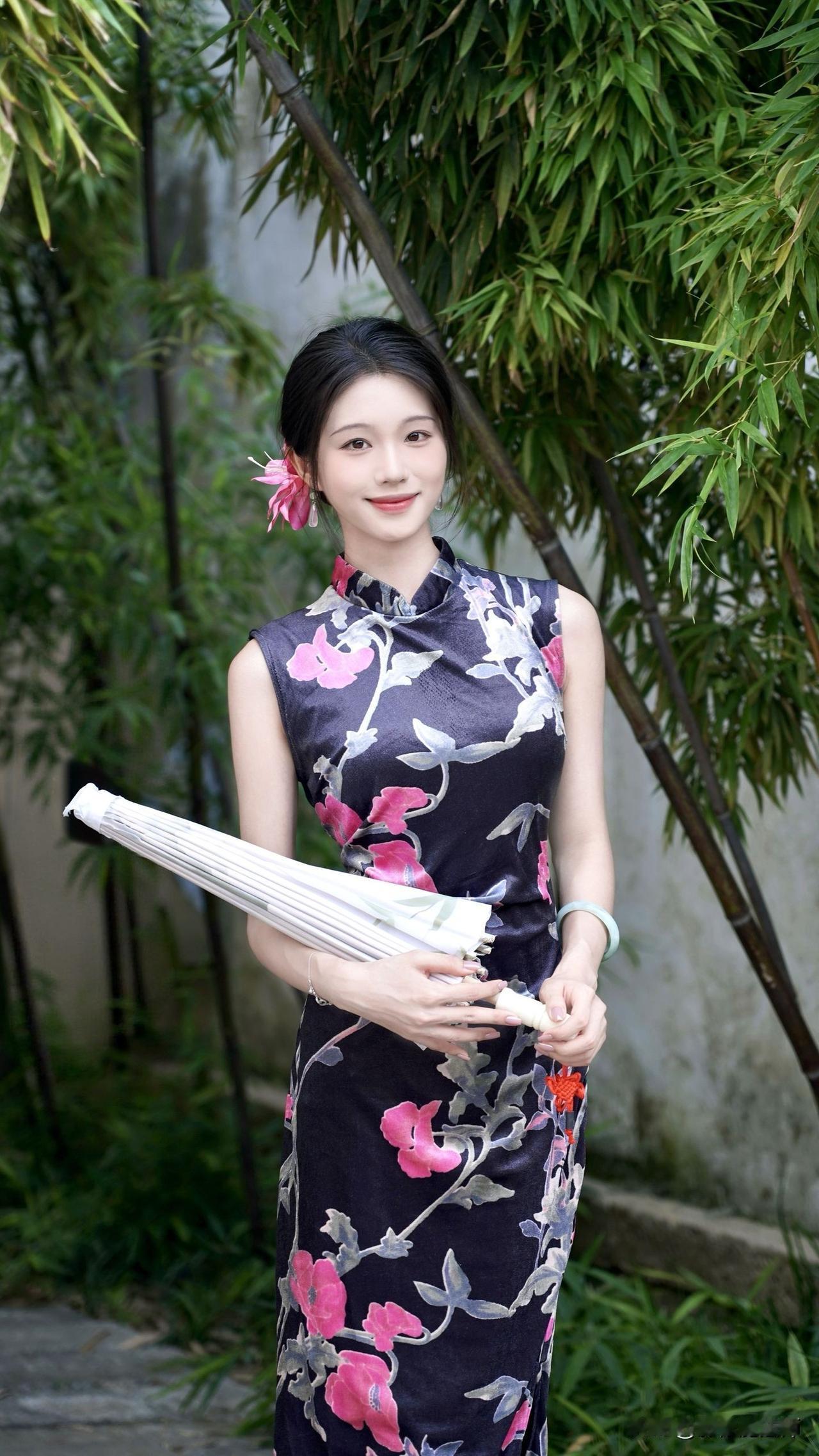 女性旗袍如何搭配好看
