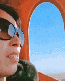 搞笑gif: 看完新郎的名字, 我提议新娘改名叫包邮