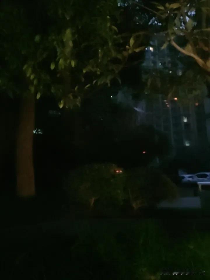 人生苦短，没必要为难自己。2023年中科院报告显示，我国抑郁症患病率达2.1%，