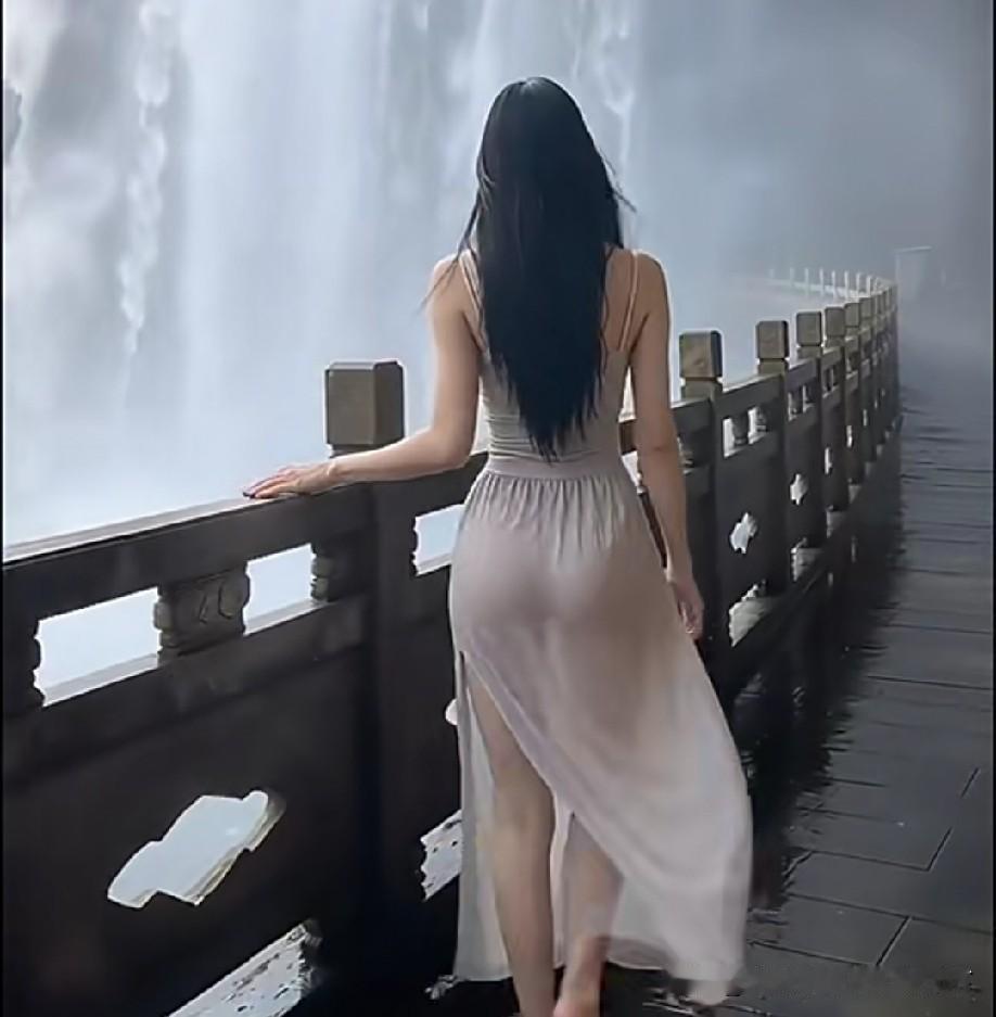 不要随意透支人情，每一份帮忙都是别人的善意。人情如同存款，消耗容易积攒难，珍惜他