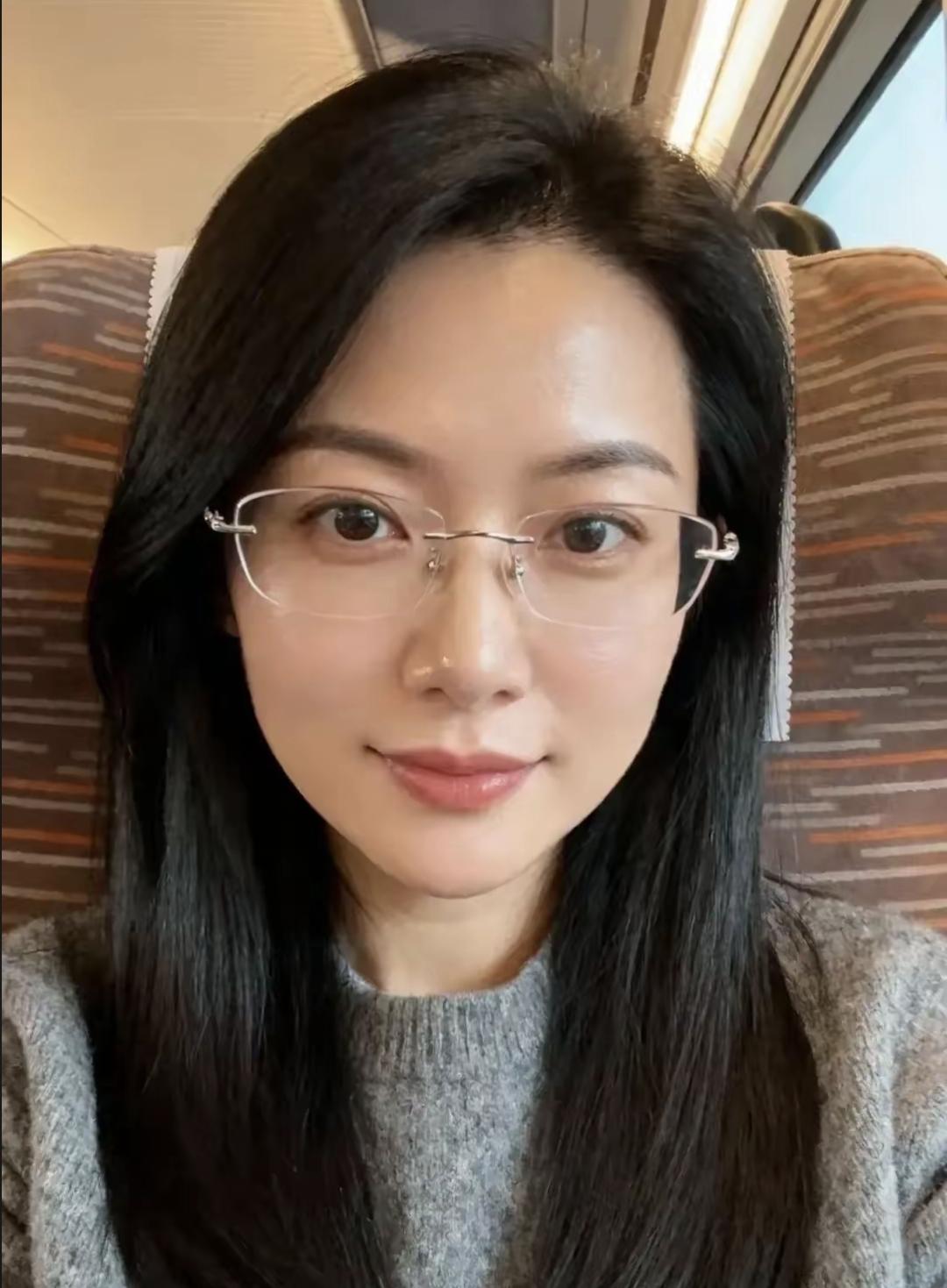 石家庄某中学高三英语组有19个女老师，基本都是三十岁左右的硕士，工资稳定但都没找