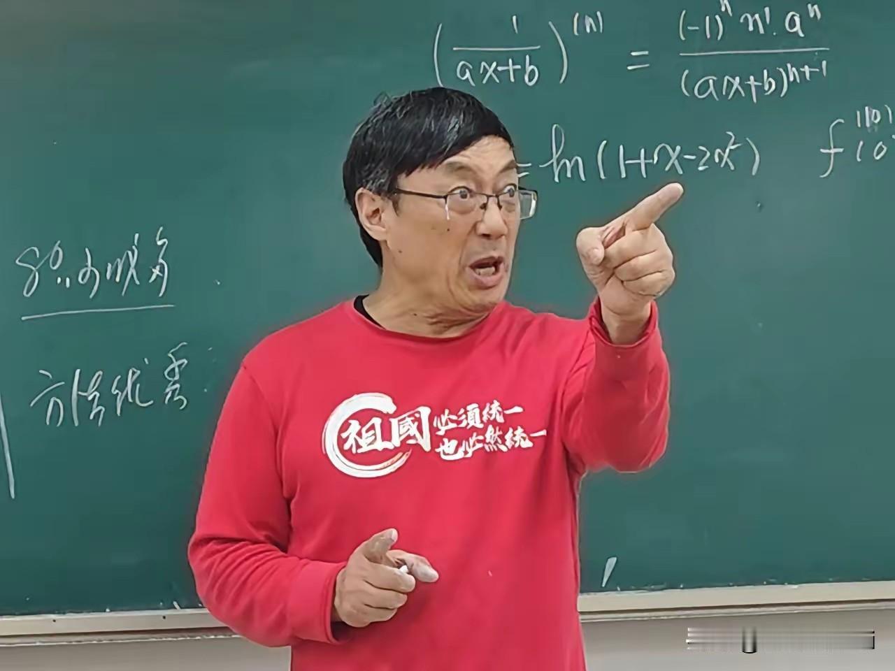 面对有些人的质疑，汤家风的英语，他说，我的英语成绩全是年级第一，都没有过第二个。