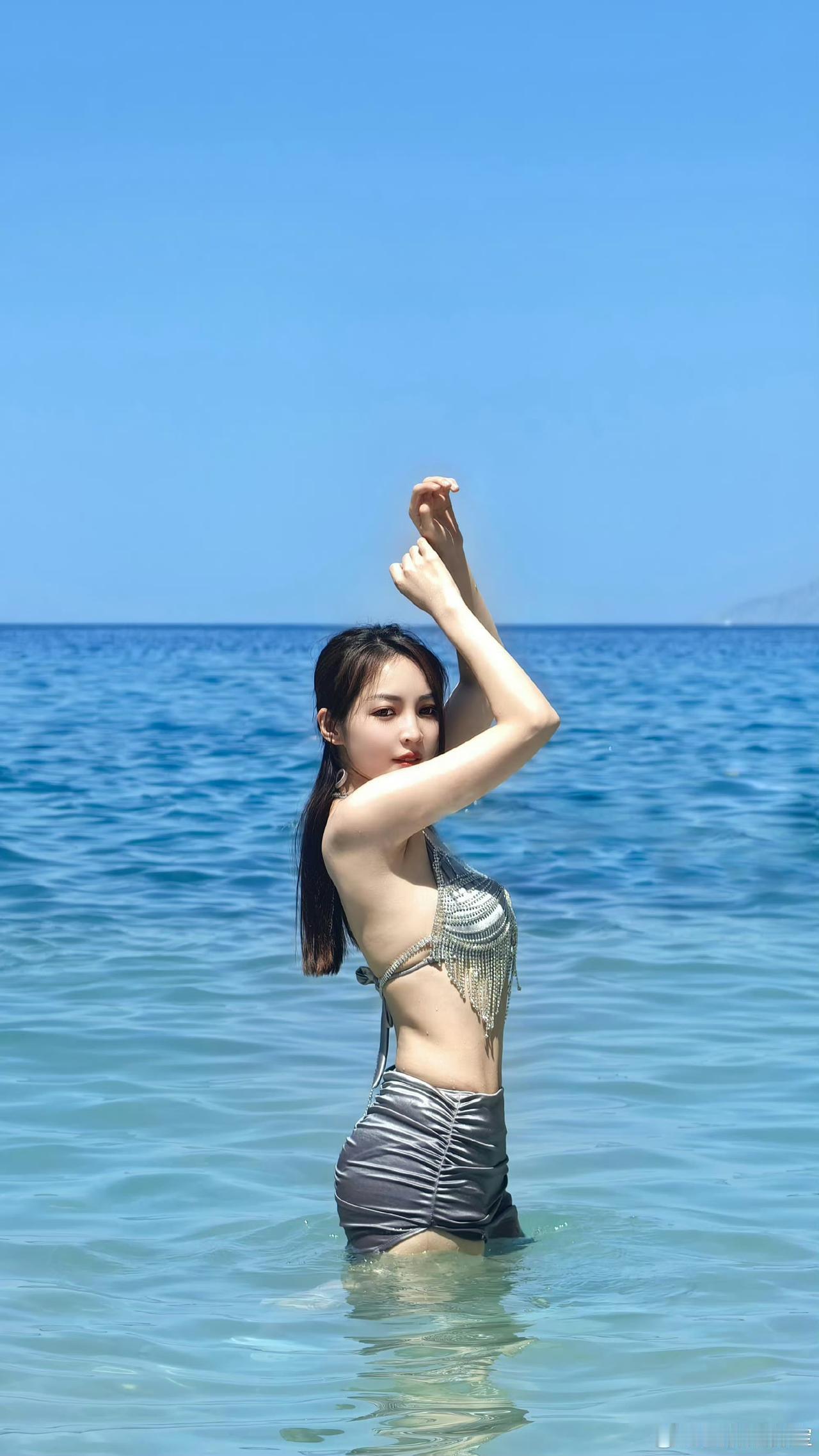 王钟瑶美照分享，直到看到王钟瑶的身材，我才相信瘦不一定是最美的。