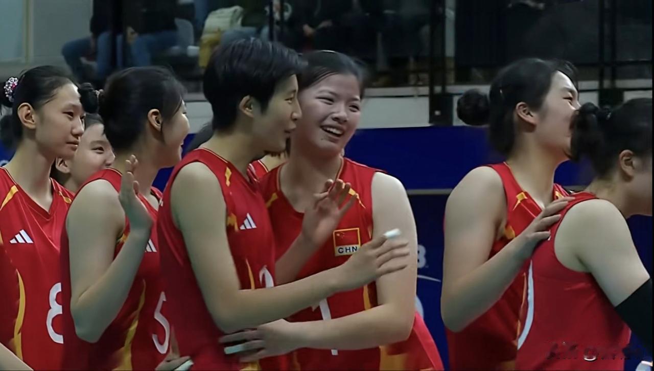 五局鏖战！U17女排淘汰克罗地亚晋级四强今日之战宛如坐过山车。前两局，克罗地亚