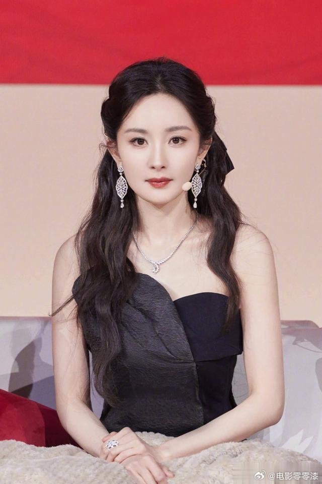 杨幂——颜值和身材都是圈内顶级，真的太美了！杨幂