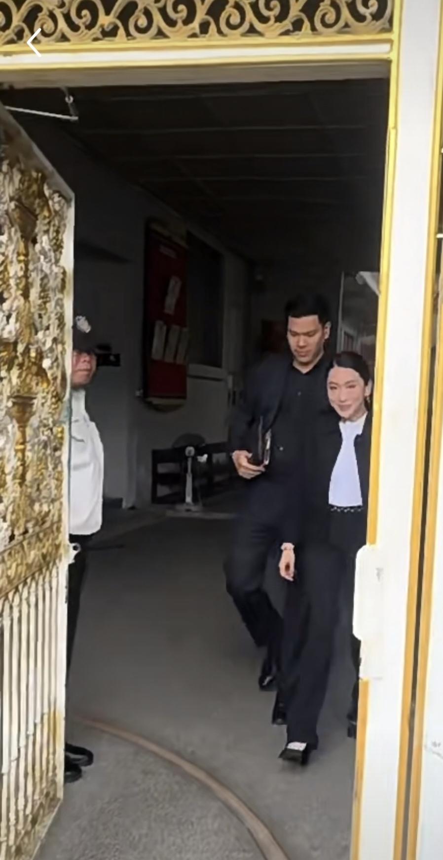 时隔两周，佩通坦于12月11日来狱中探望父亲他信，丈夫皮塔卡随行。探视结束后