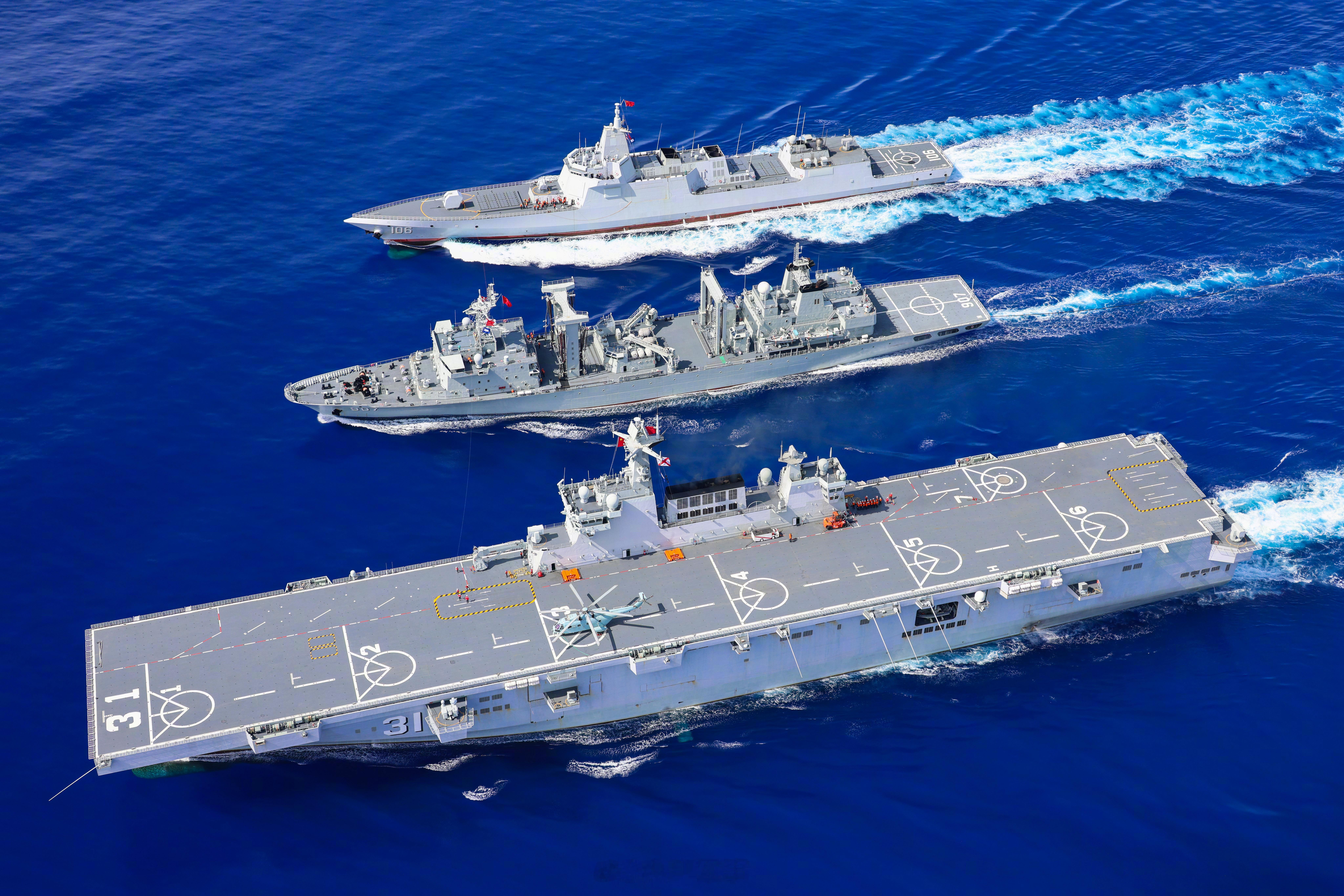 美图分享，075两栖舰、903A补给舰与055万吨大驱同框驰骋大洋！热知识：这里