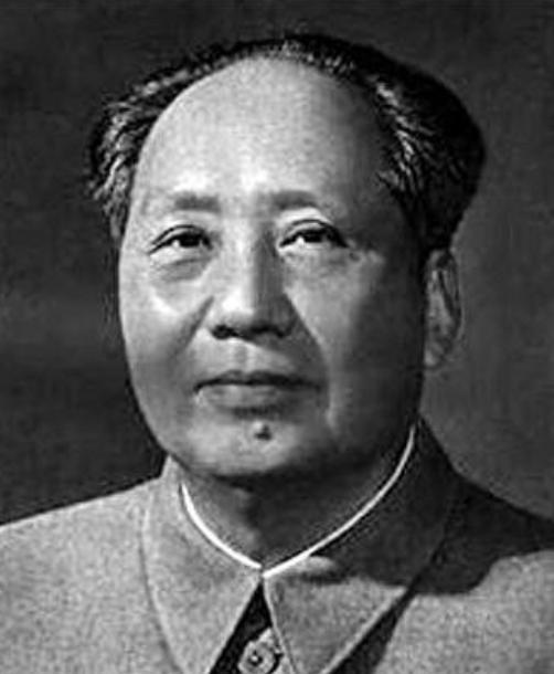 1972年冬，北京西城区一条窄窄的小胡同里，寒风呼啸，刺骨的冷意钻进破旧的平房。