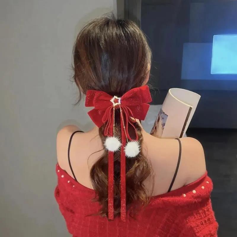 湖北宜昌，一对夫妻靠收废品为生，日子过得紧巴巴，丈夫生病去世后，妻子整理遗物时发