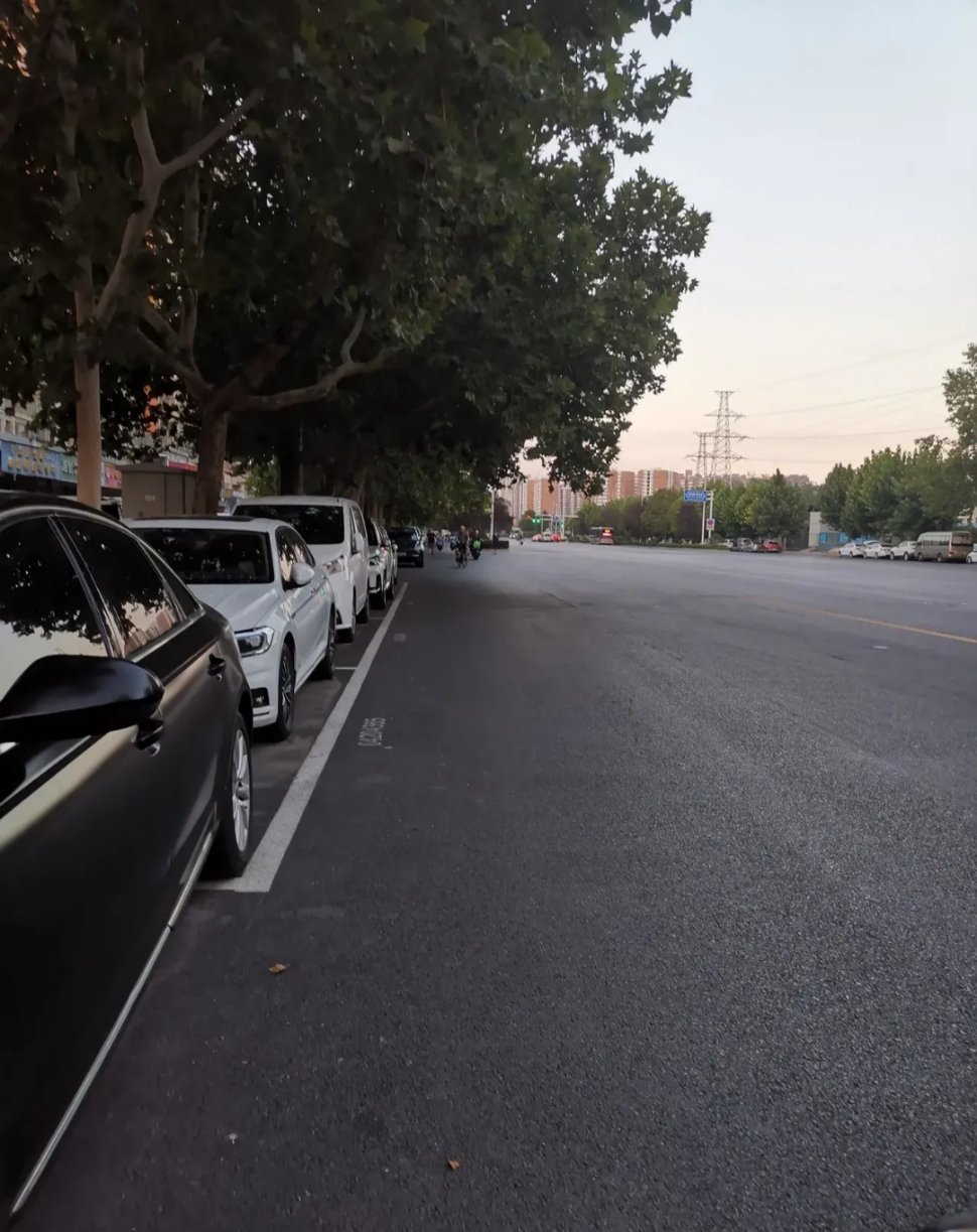 今天坐了一个亲戚的车，心脏真的受不了！下次给我钱我也不再坐了！开车陋习太多了，真