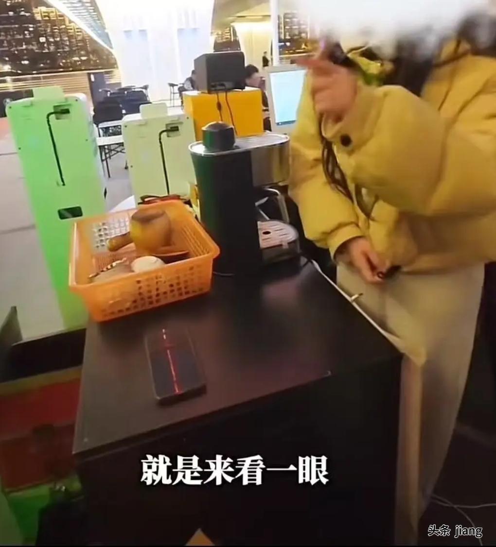 “看一眼就要50块？你咋不去抢！”维修师傅上门看了一眼电器，说修理要1000块钱