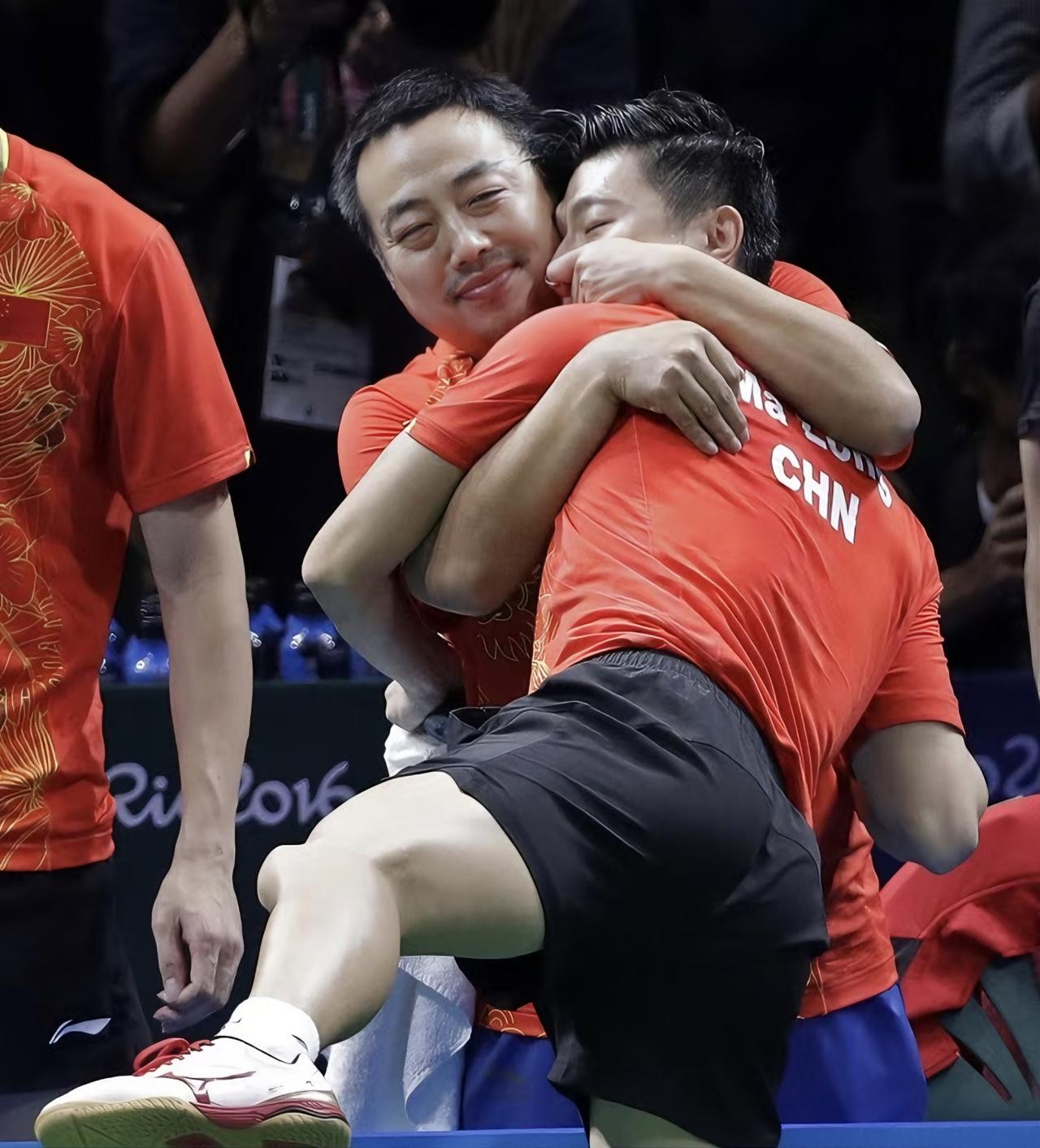 王励勤vs刘国梁：一个远离训练场，一个泡在馆里，谁更适合国乒主席？