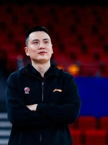 卢伟练兵见成效，上海男篮历经双加时拿下辽宁季前首战 2026年10月9日，C