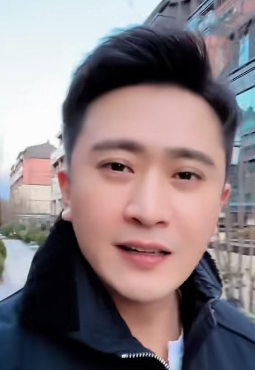 带你看看央视的四位台柱子在生活最真实的样子，康辉，撤贝宁，小尼，杨帆4人都是央视