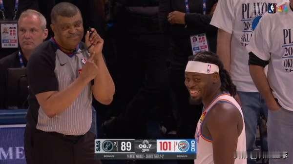 相视一笑！今天进行的NBA西部决赛雷霆对马刺G5战，无论比赛胜负，裁判布拉泽斯和