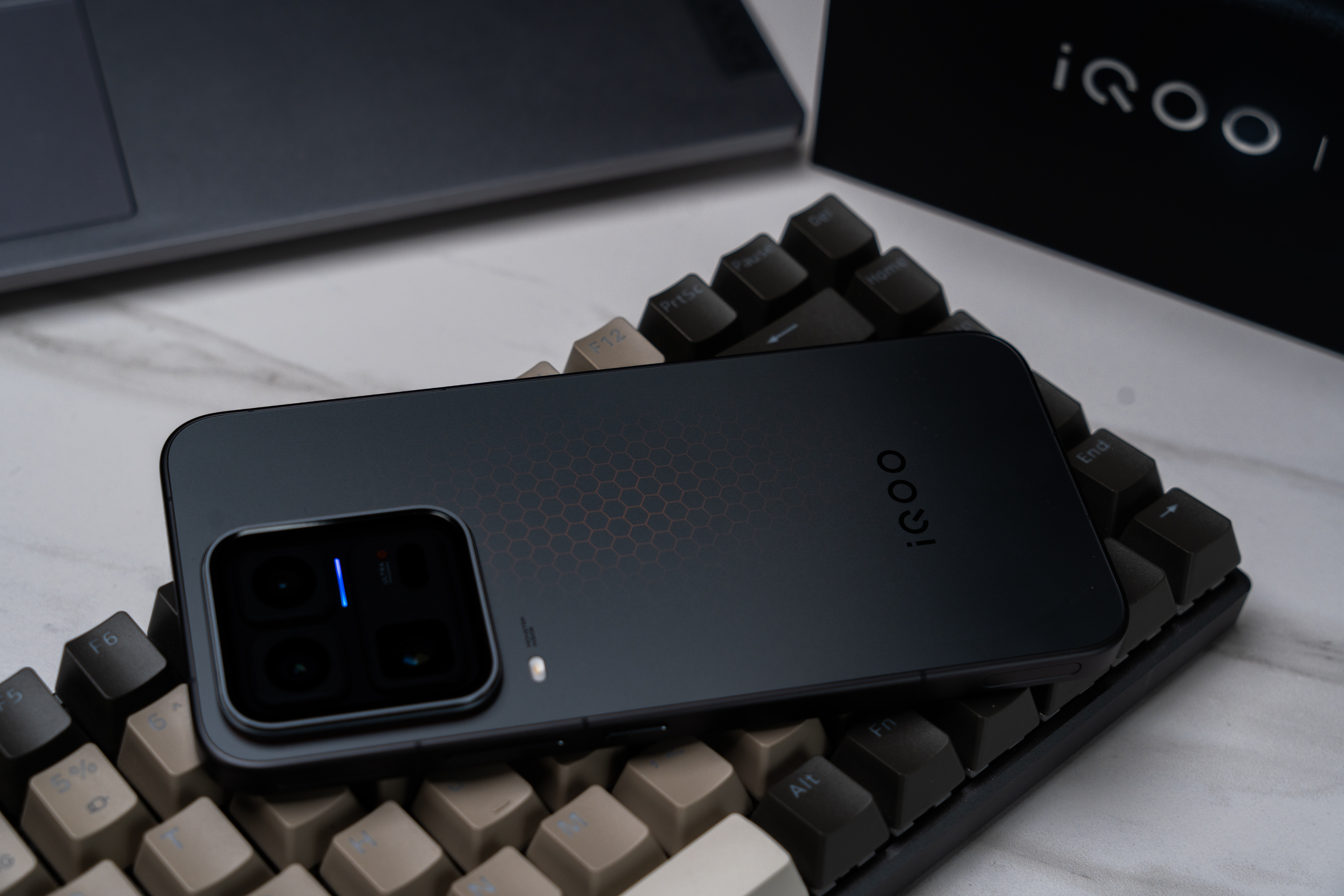 iQOO15Ultra外观太酷了给我的iQOO15Ultra2077（黑色