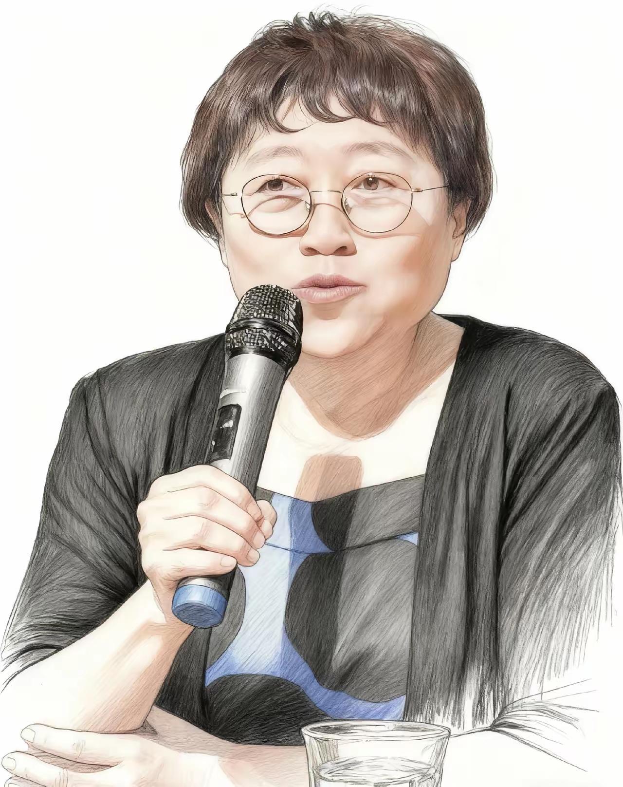 性学家李银河说：“婚姻的本质，就是两个人一起睡。一起吃，一起聊。​吃的是