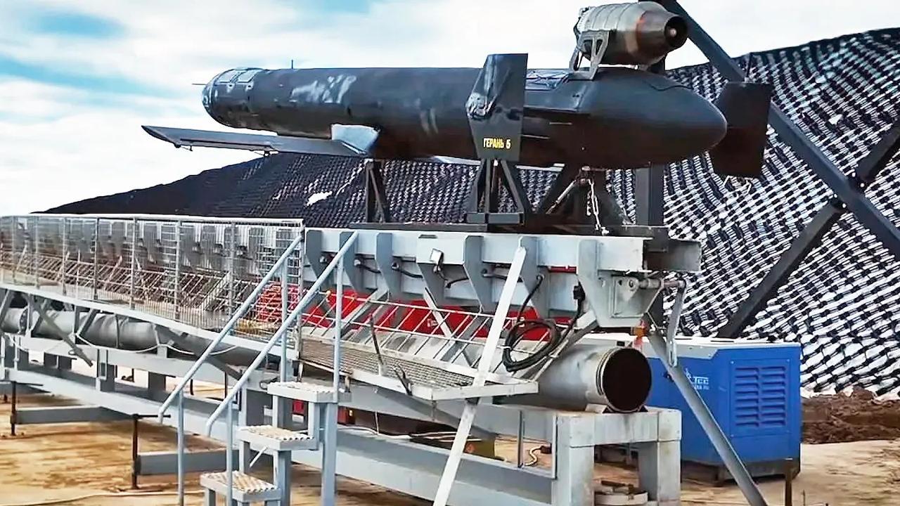 卫星图像重磅曝光：俄军扩建远程无人机发射基地，部分阵地射程覆盖北约领土。卫星图像