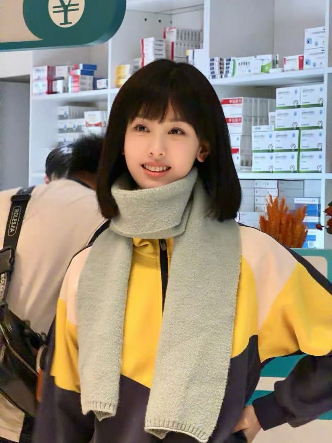 陈都灵小耳朵即视感陈都灵冬日学生装是独属于陈都灵的那份青涩感再度归来。​​​