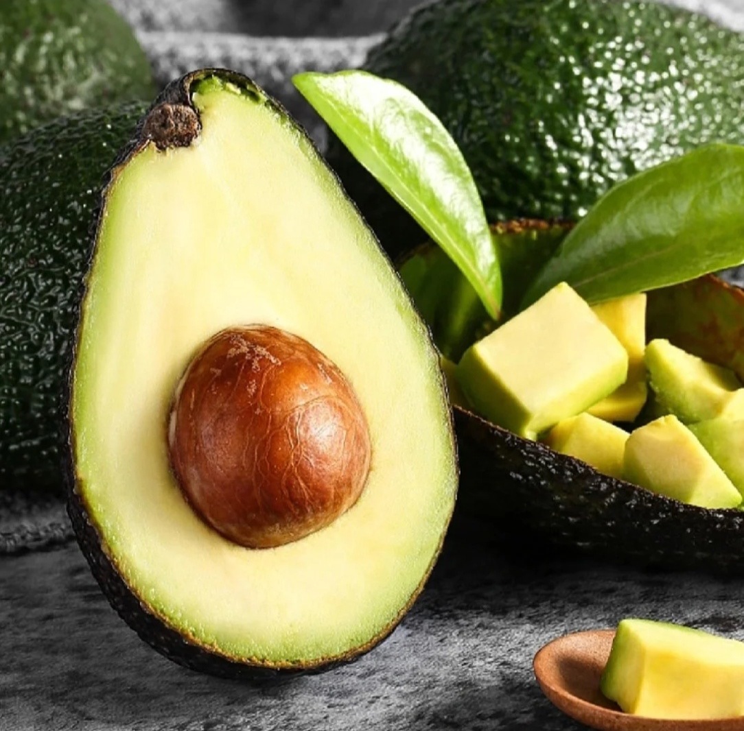 牛油果的种植方法：1、选地整地：牛油果喜爱生长在土壤层浓厚、肥效好的地块，栽种前