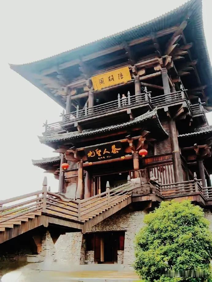 江苏宜兴和浙江长兴这对搬不走的邻居，数千年以来大家从制陶到唐代贡茶，两地都是太湖