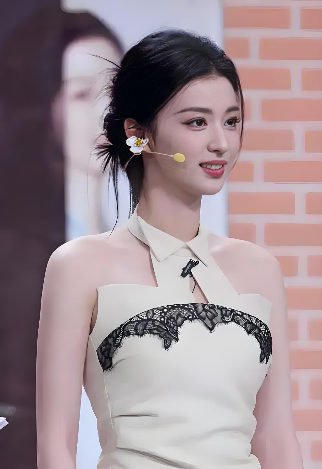  这身段比例，真的是天生的？​​​