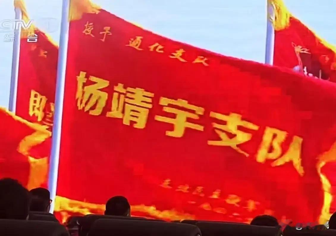我姥爷是抗联二路军的，当年活动在镜泊湖以北。这么说吧，他从来不吃木耳。吃伤了。