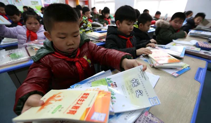 正高级教师职称的月工资，唐老师教龄38年，正高级教师职称（多次获得省级荣