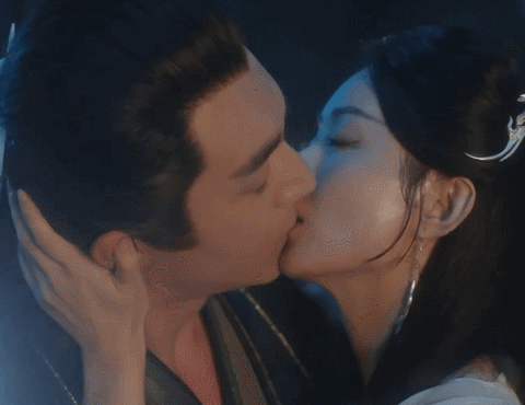 看来赵丽颖与凤行时没拍够，好想看赵丽颖姐姐拍吻戏！