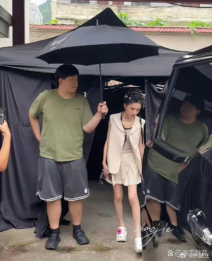 镜头真的对女明星好残忍，宋祖儿都瘦成这样了上镜才刚刚好​​​