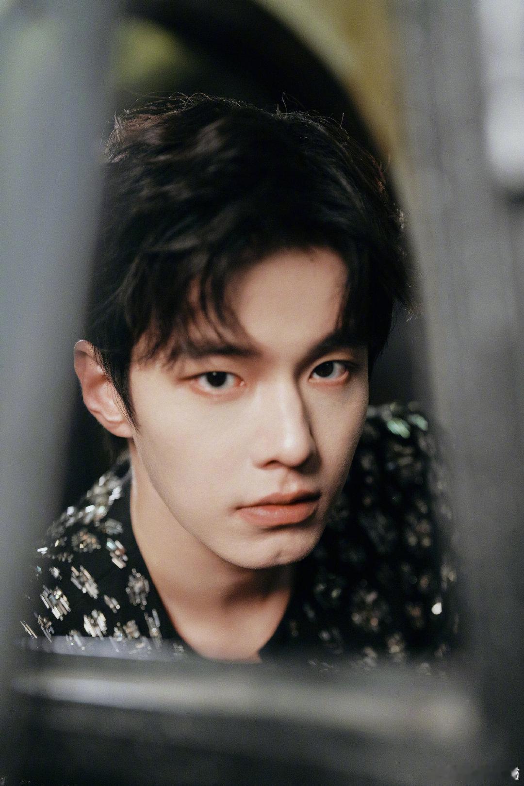 何与递的乐事谁不想接原来何与的上班搭子是薯片啊!我还以为是我呢,可能是吃了薯片