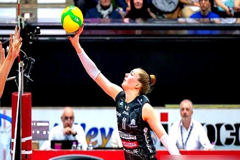 有人说朱婷不行了？数据可不答应呢。之前传闻她续约被压价到60万欧，结果人家悄