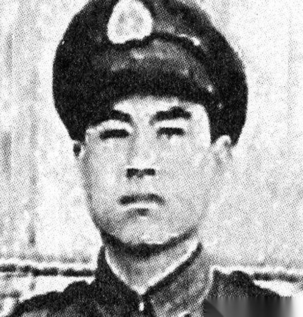 你说这叫什么事儿。一个外号“赛狸猫”的神偷，飞檐走壁，连日本人的军营都敢闯，最