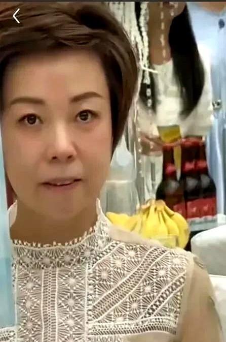 李隼教练的女儿大婚，张怡宁、王楠、李晓霞都到场了。不过有眼尖的网友发现，刘丁硕