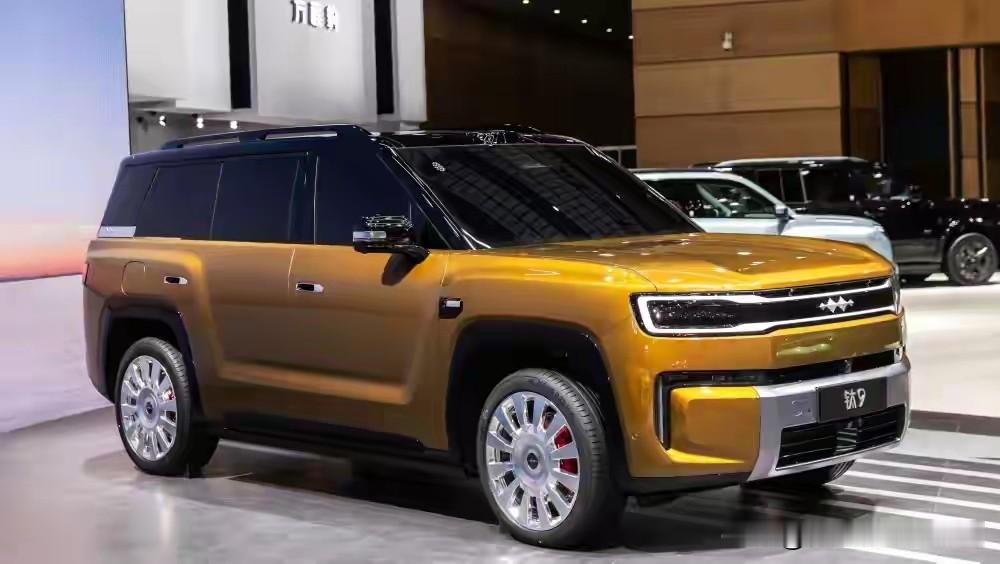 比亚迪方程豹钛9亮相成都车展：5.27米旗舰SUV，纯电310km/综合2300km方程豹钛9是比亚