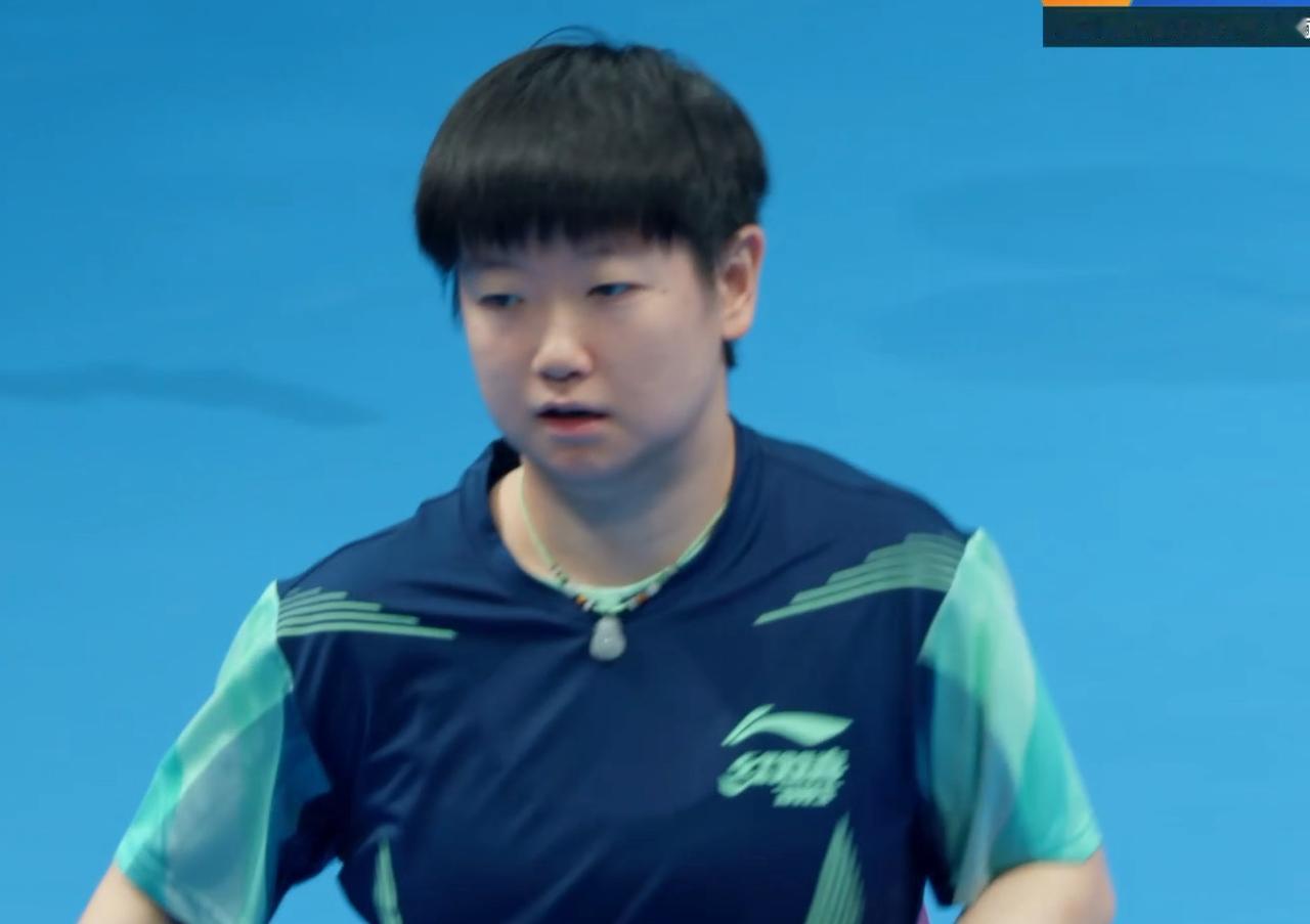 笑死我了！莎头3:0拿下刘炜珊/林高远，大头找莎莎拍手庆祝，莎莎轻轻一握，赶