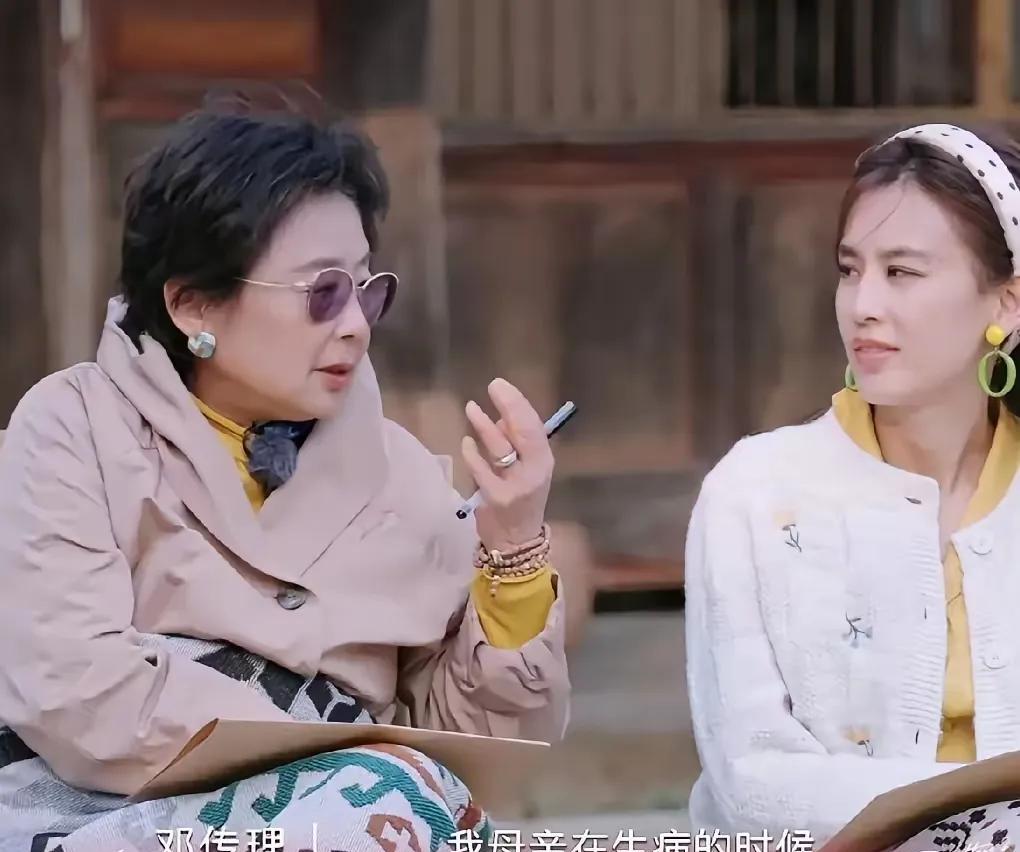 黄圣依妈妈被问到生病了要不要告诉孩子？黄圣依妈妈说她是比较像母亲，她母亲生病的