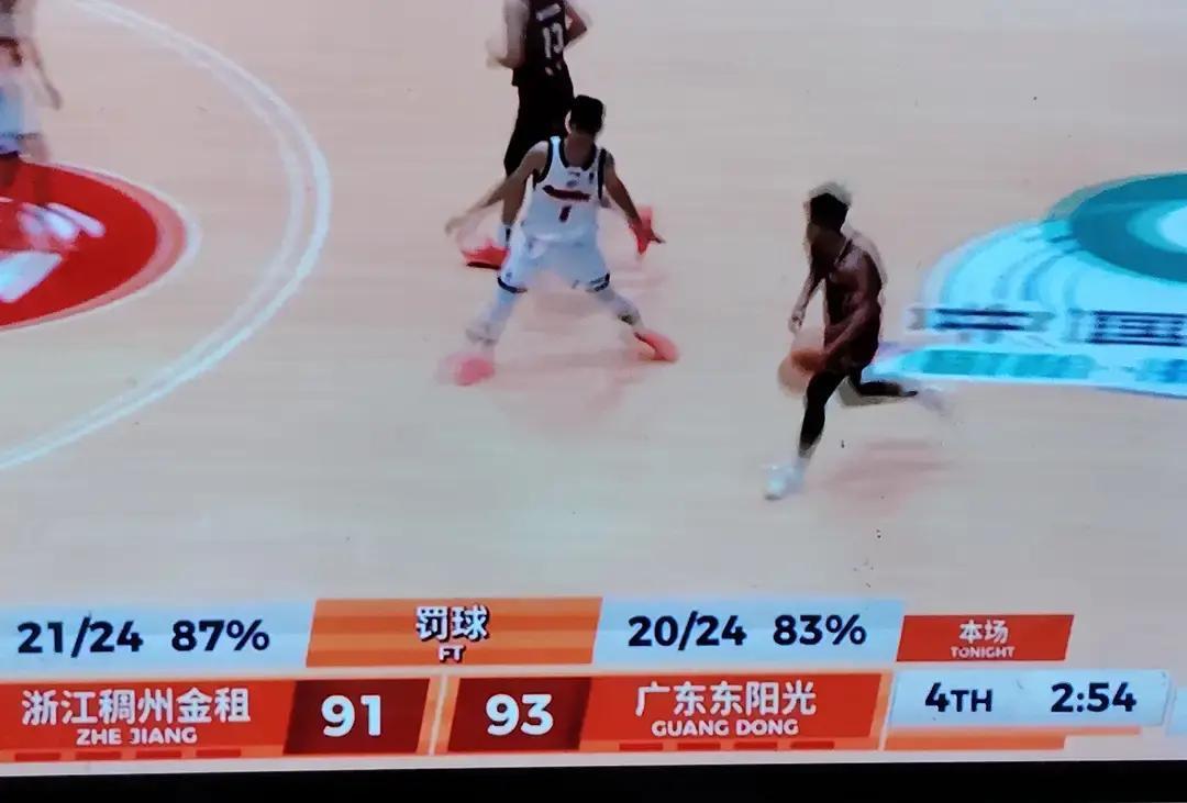 昨晚广东和浙江那场球，真是拼到最后一刻。广东赢了，但赢得不轻松。浙江那个外