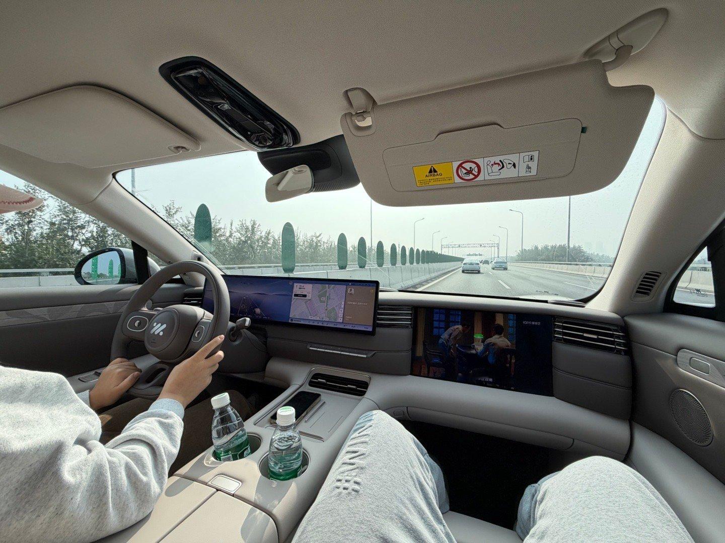 董秘开车，我看剧。这帝位，也没谁了[笑着哭]​​​