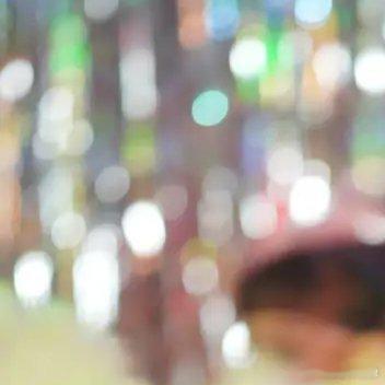 唐嫣在人之初特别出演歌女曲梦，有人跳出来说她演风尘女子缺那股子劲儿，不如同剧的徐