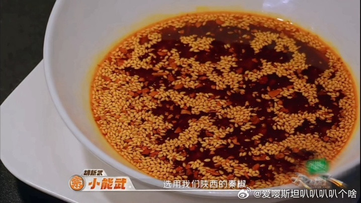 陕西人做什么都主打敞亮第一次见陕西人做饭不用盆用缸一缸羊肉端上来的时候我是真的