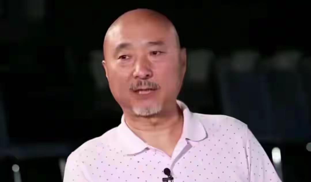 武汉人最懂报恩。当年陈佩斯默默捐200万，连热搜都没上，如今楚商和武大校友放话“