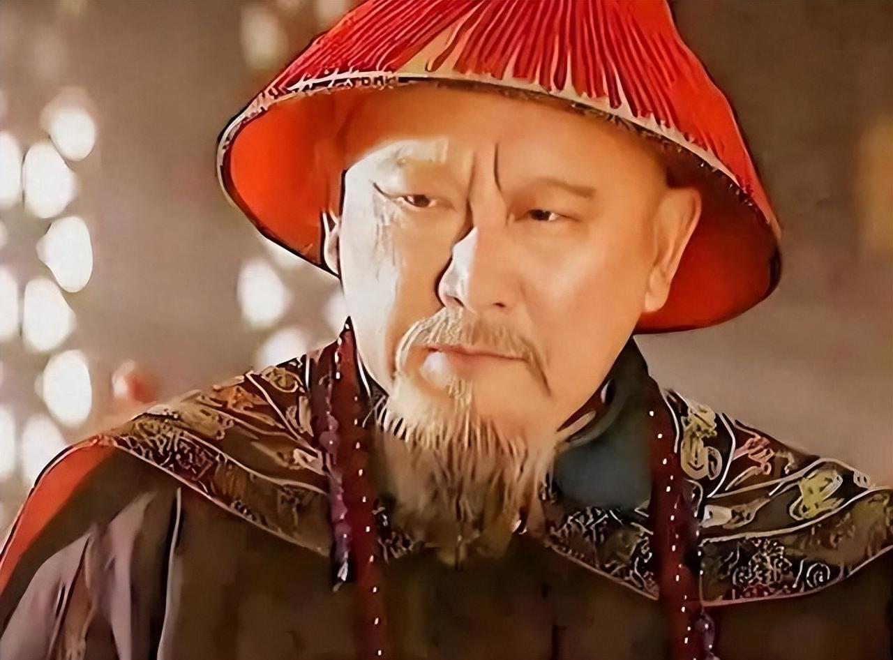 你敢信吗？康熙皇帝亲手废掉太子的那天，写进诏书里的“大清第一罪人”，既不是欺主专