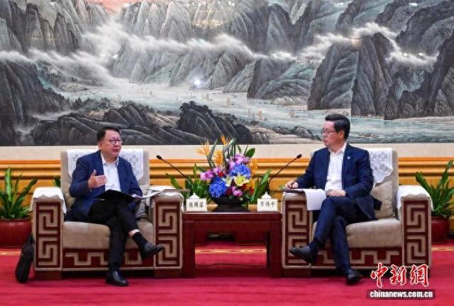 香港政务司司长与深圳市市长会面 就加强口岸协调交换意见