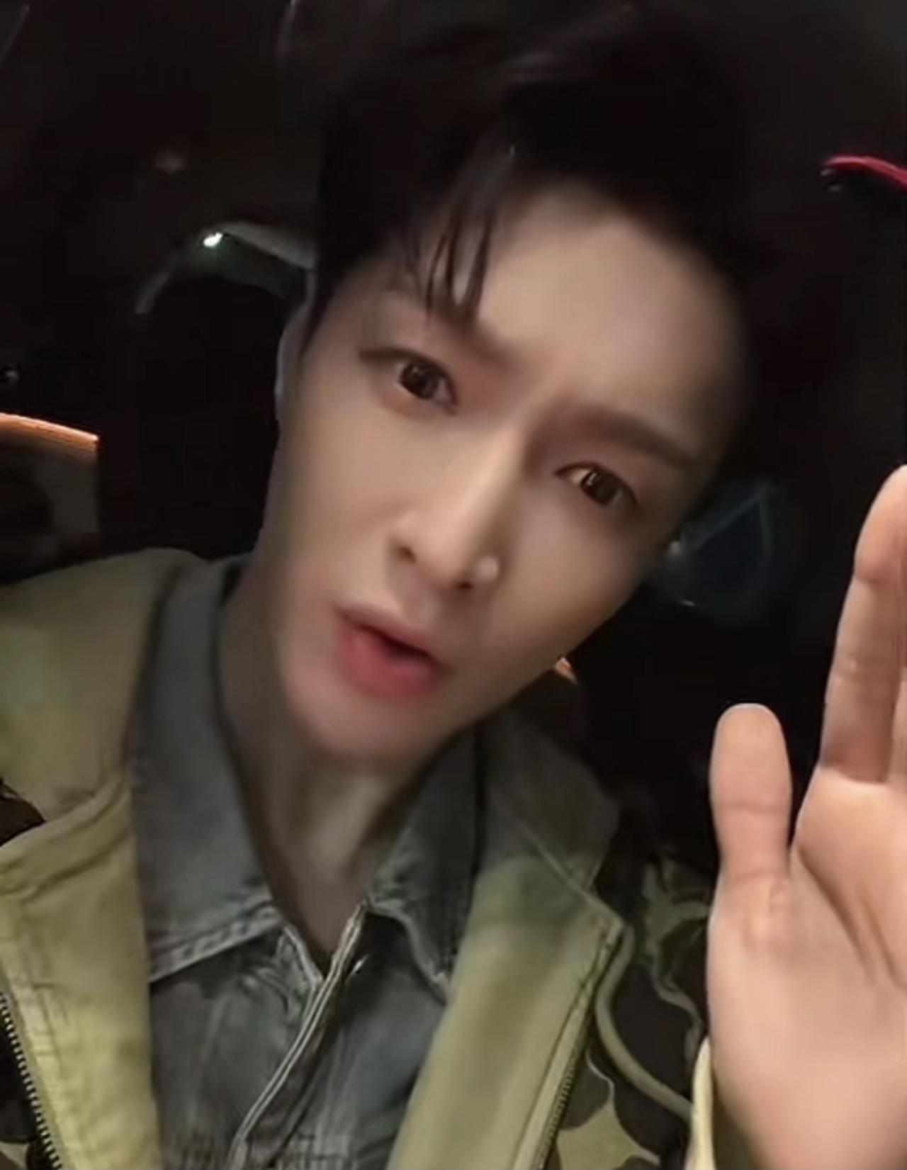 终于理解张艺兴最近为什么这么抽象了，原因很简单，看他的个性签名就知道了：