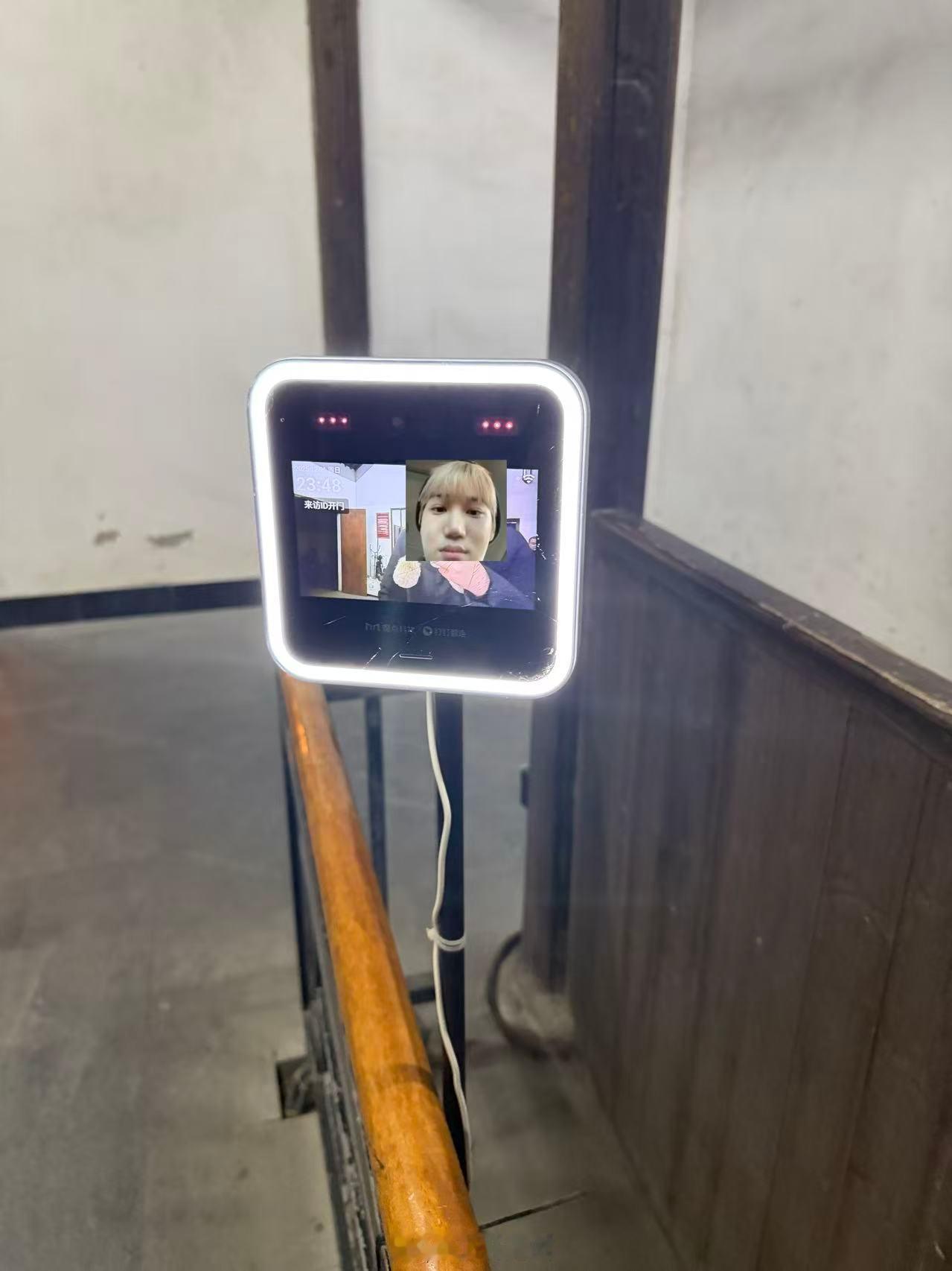 没招了上班了^^