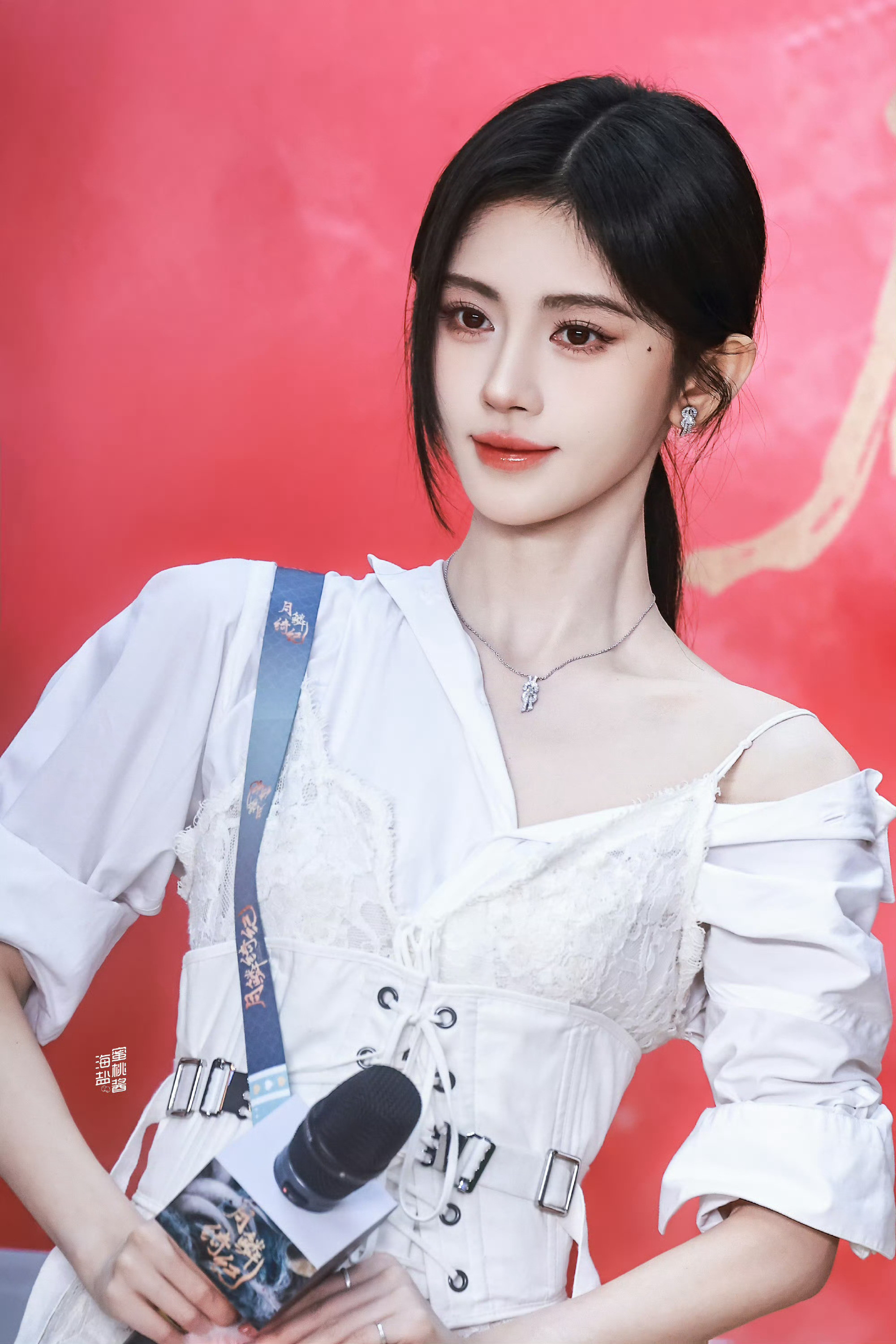 鞠婧祎阿黛jjy鞠婧祎来战在浪漫的夏天，想和浪漫的你，去看浪漫的晚霞.”