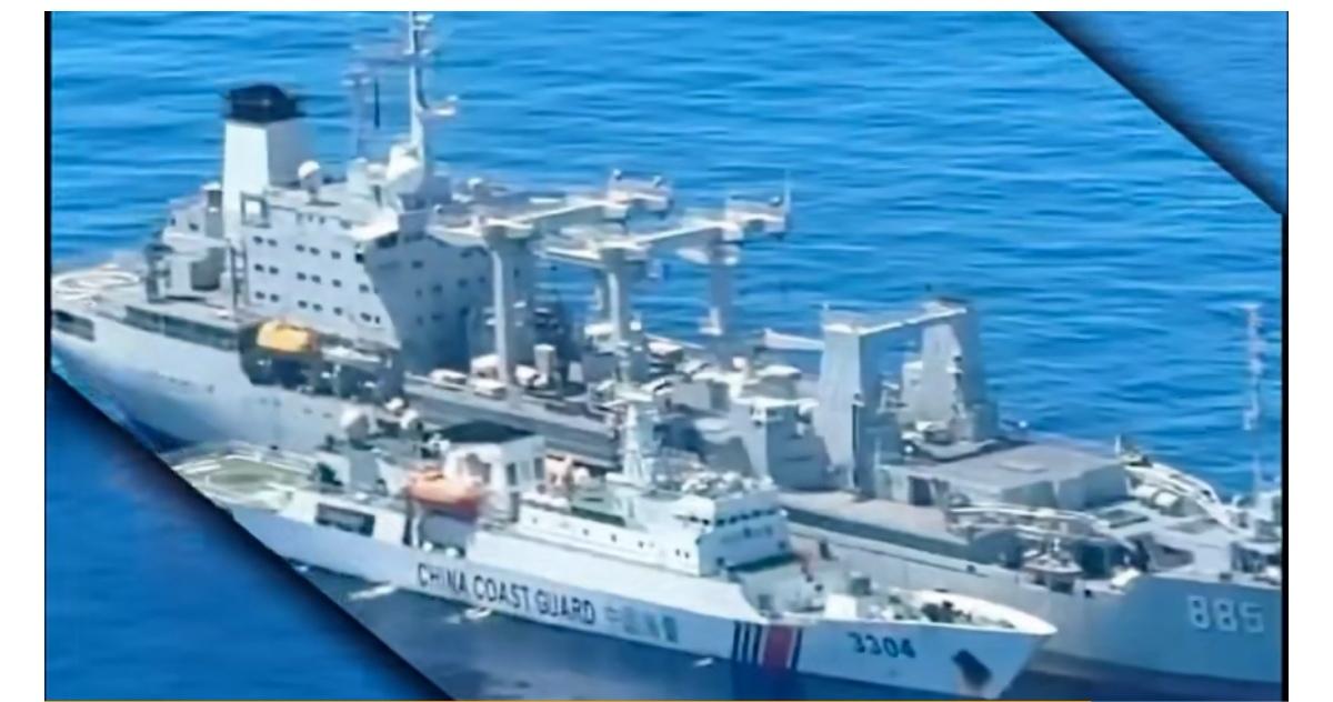 首见！中国海军“青海湖”舰在黄岩岛为海警船进行补给10月17号，菲律宾海岸警