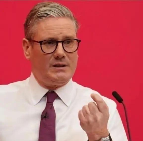 特朗普万万没想到，英国首相当着全世界的面，说：中国，是世界三大强国之一特朗普估