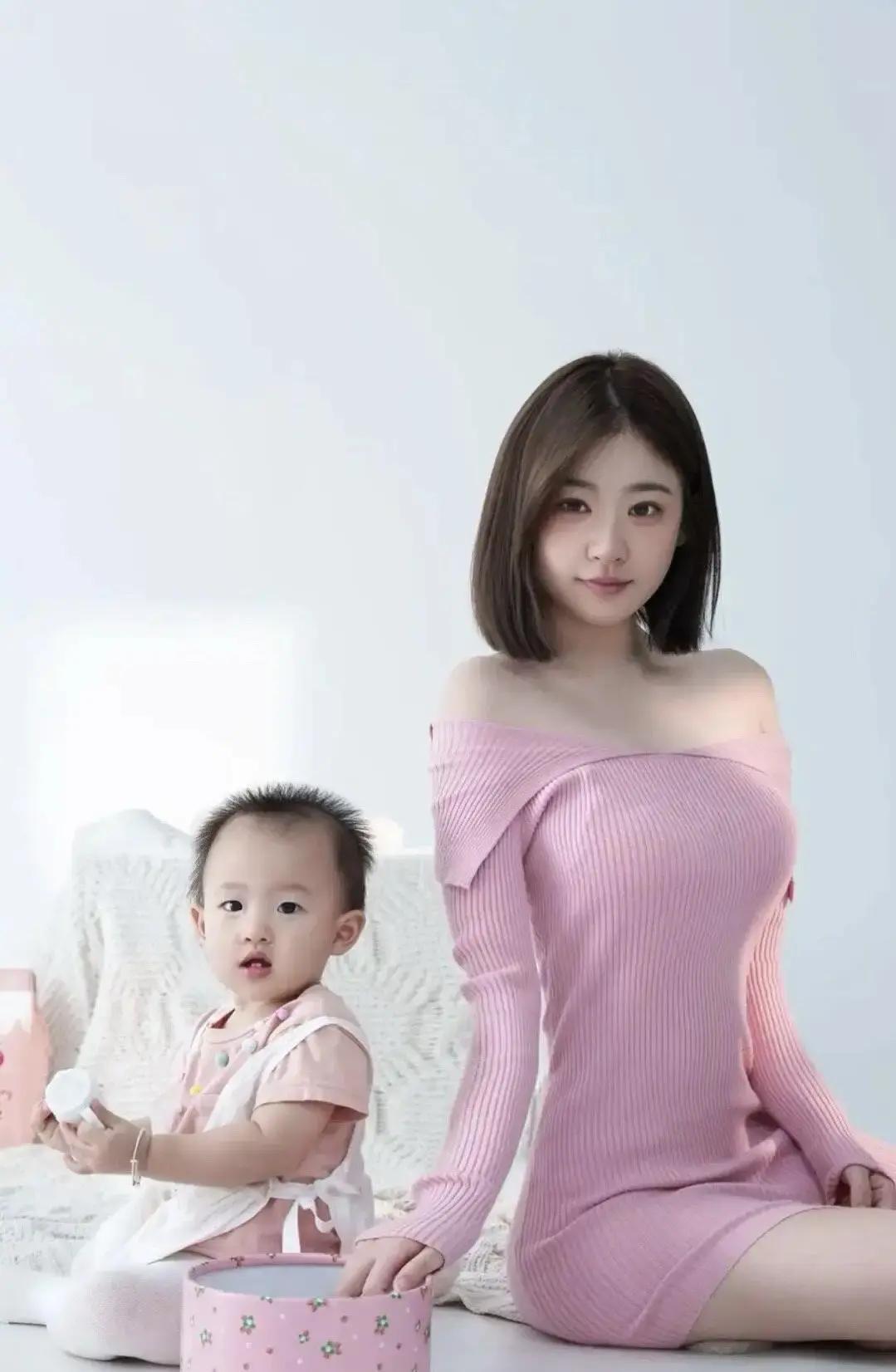 黄一鸣的美瞳店突然关张，网上都在猜她是不是被新规卡住。药监局2月1号起把美瞳